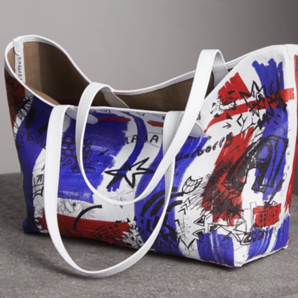 NWT Authentic Burberry reversible scribble Tote - Picture 2 of 2